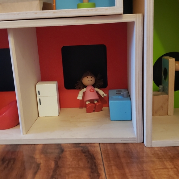 Hape Dollhouse w/ accessories - Picture 8 of 9